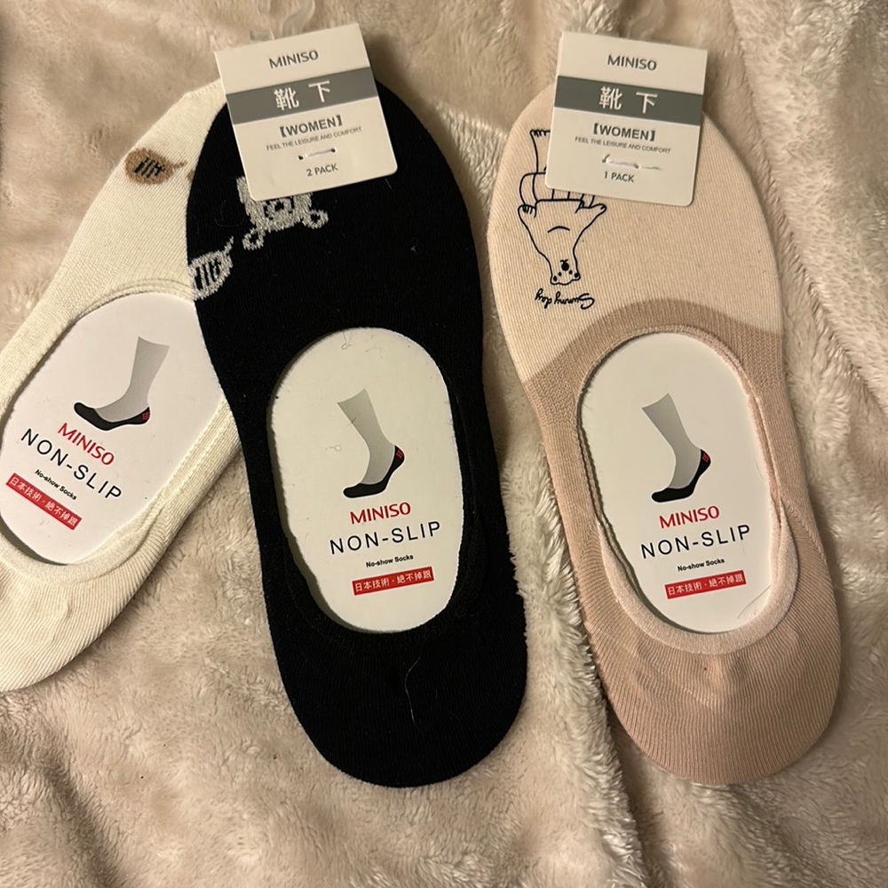 Non slip no show socks